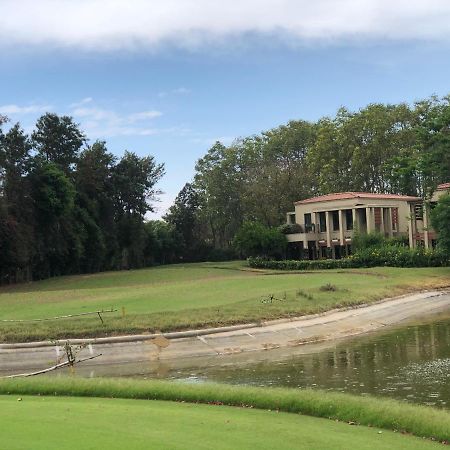 Villa At Tarudhan Valley Golf Resortマネサール エクステリア 写真
